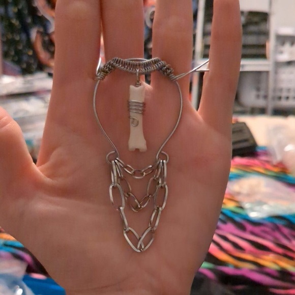 Cayotee Phalange Wire-Wrapped Earrings - Picture 5 of 5